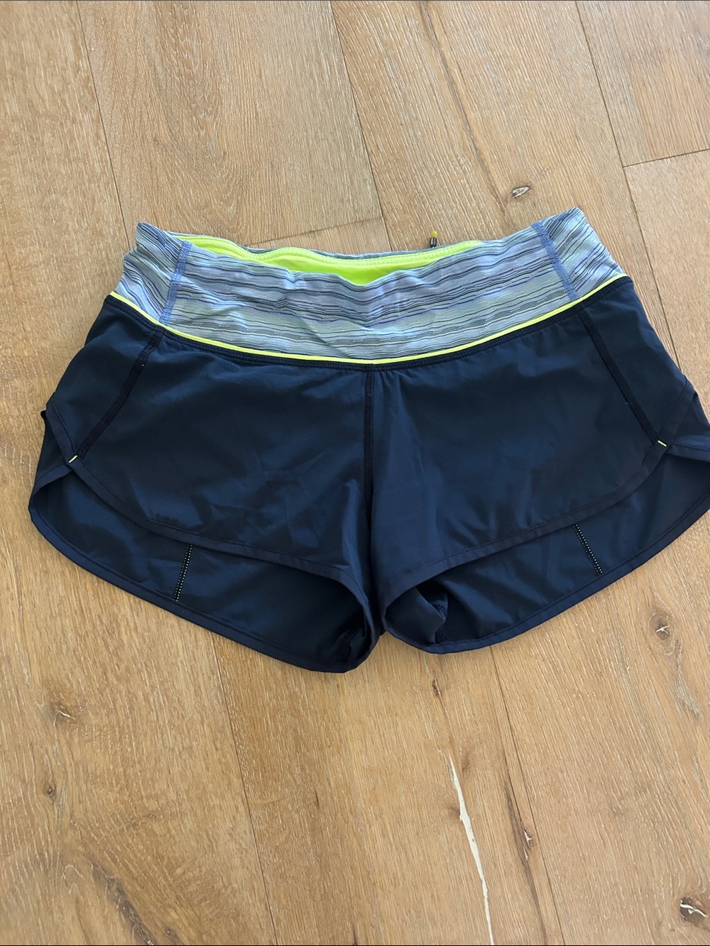 Women's Navy Lululemon size 4 Shorts with Contrast Waistband